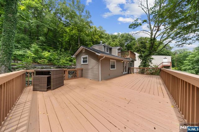 6 Hoover Road, Jefferson Township, NJ 07438
