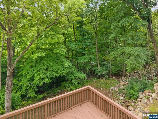 6 Hoover Road, Jefferson Township, NJ 07438
