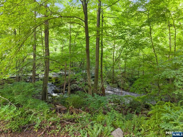 6 Hoover Road, Jefferson Township, NJ 07438
