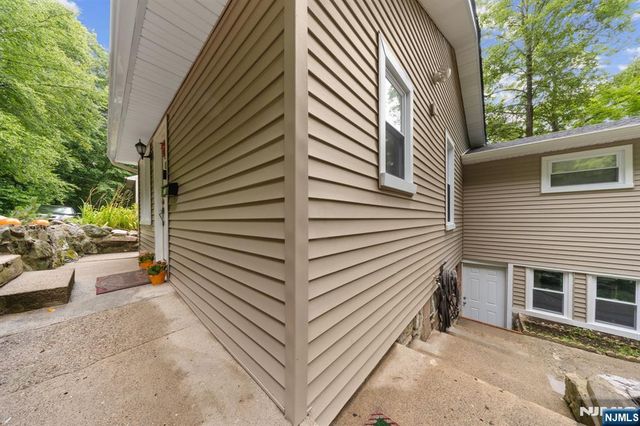 6 Hoover Road, Jefferson Township, NJ 07438