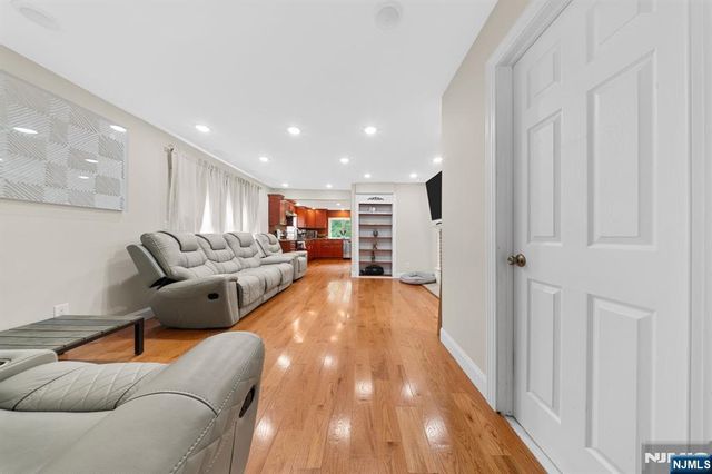 6 Hoover Road, Jefferson Township, NJ 07438