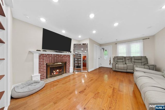 6 Hoover Road, Jefferson Township, NJ 07438