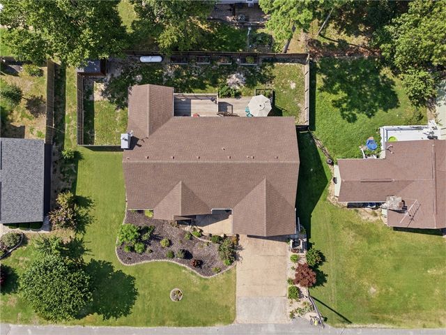 24 Indian Wells, Holiday Island, AR 72631