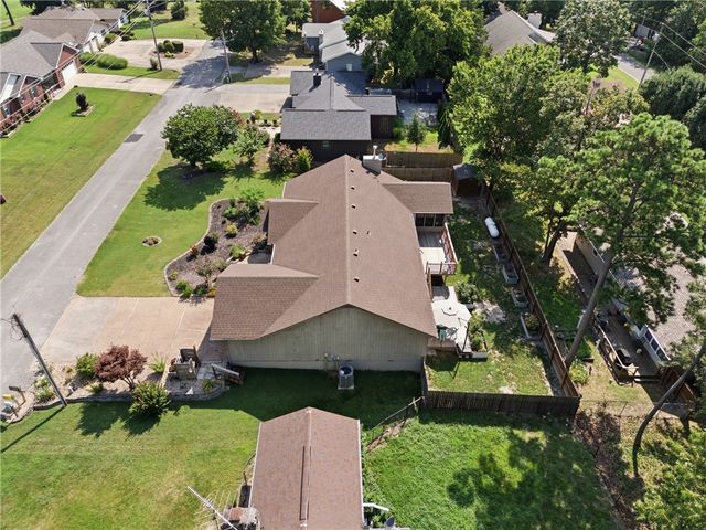 24 Indian Wells, Holiday Island, AR 72631