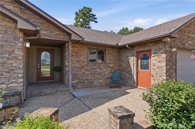 24 Indian Wells, Holiday Island, AR 72631