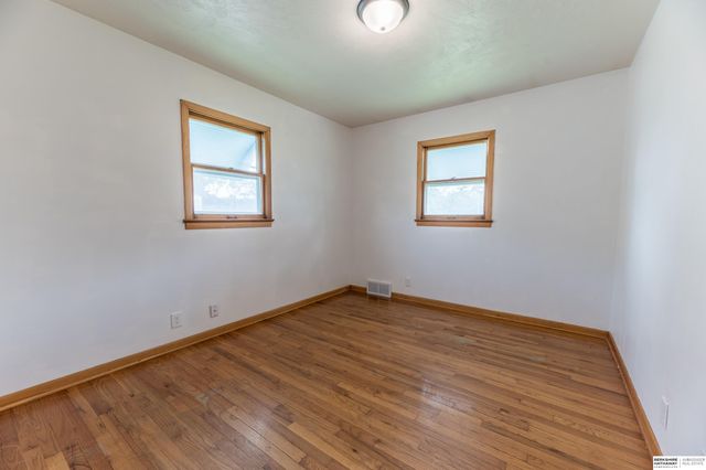7602 S 35th Street, Bellevue, NE 68147