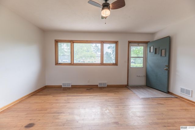 7602 S 35th Street, Bellevue, NE 68147