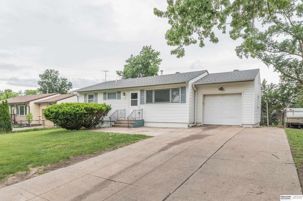 7602 S 35th Street, Bellevue, NE 68147