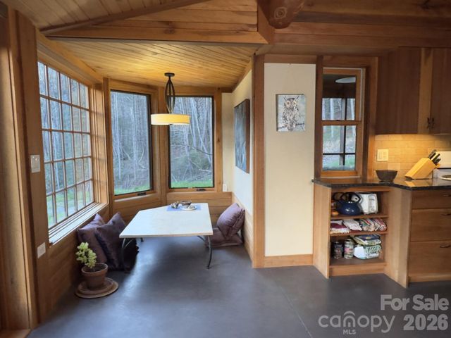 1422 Middle Fork Road, Hendersonville, NC 28792