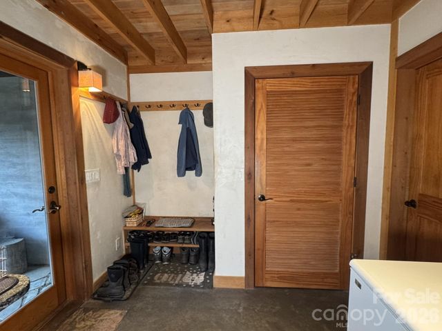 1422 Middle Fork Road, Hendersonville, NC 28792