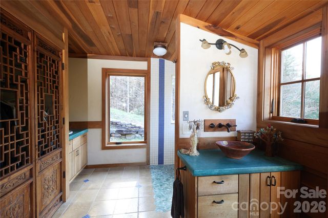 1422 Middle Fork Road, Hendersonville, NC 28792