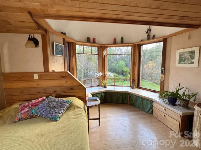 1422 Middle Fork Road, Hendersonville, NC 28792