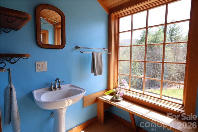 1422 Middle Fork Road, Hendersonville, NC 28792