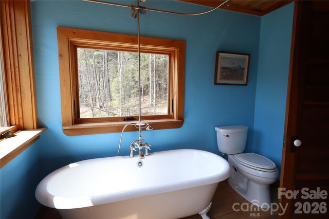 1422 Middle Fork Road, Hendersonville, NC 28792