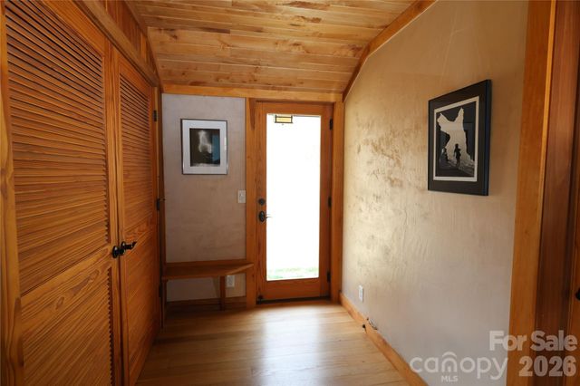 1422 Middle Fork Road, Hendersonville, NC 28792