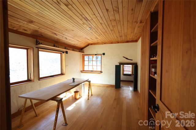 1422 Middle Fork Road, Hendersonville, NC 28792