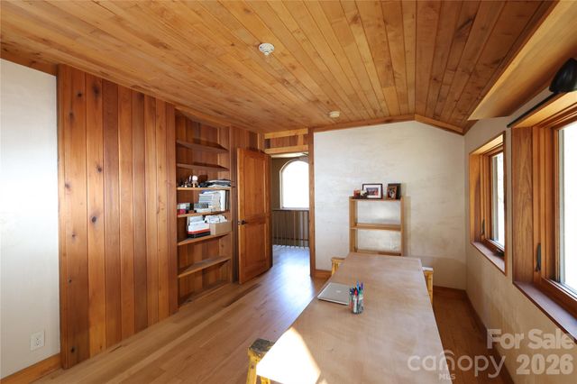 1422 Middle Fork Road, Hendersonville, NC 28792