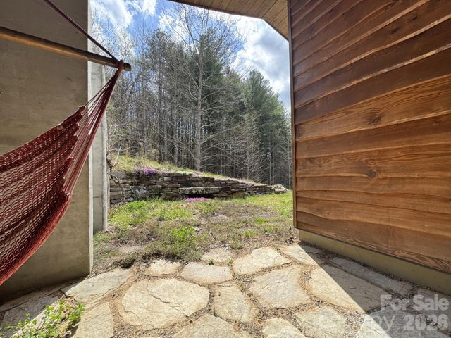 1422 Middle Fork Road, Hendersonville, NC 28792