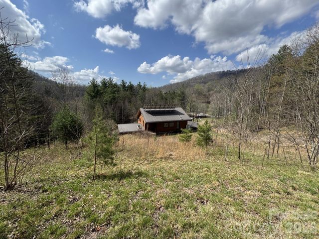 1422 Middle Fork Road, Hendersonville, NC 28792
