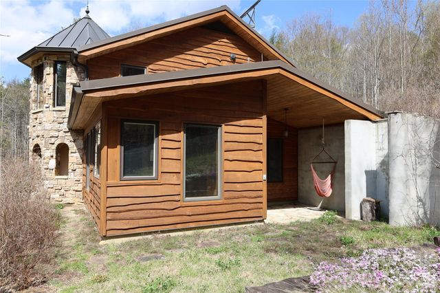 1422 Middle Fork Road, Hendersonville, NC 28792