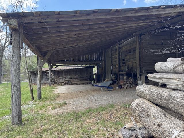 1422 Middle Fork Road, Hendersonville, NC 28792