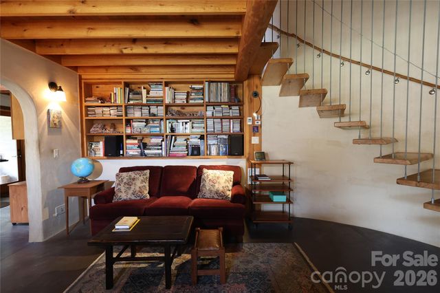 1422 Middle Fork Road, Hendersonville, NC 28792