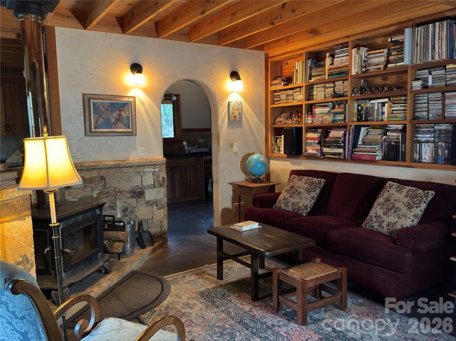 1422 Middle Fork Road, Hendersonville, NC 28792