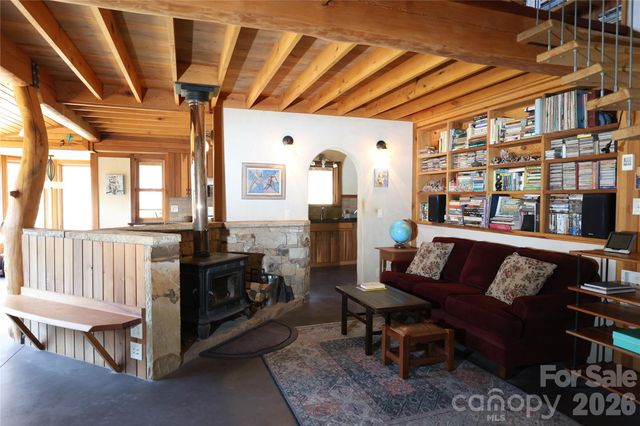 1422 Middle Fork Road, Hendersonville, NC 28792