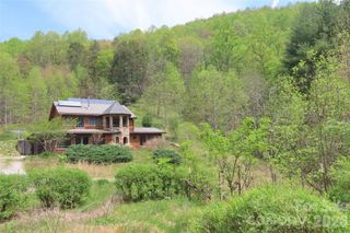 1422 Middle Fork Road, Hendersonville, NC 28792