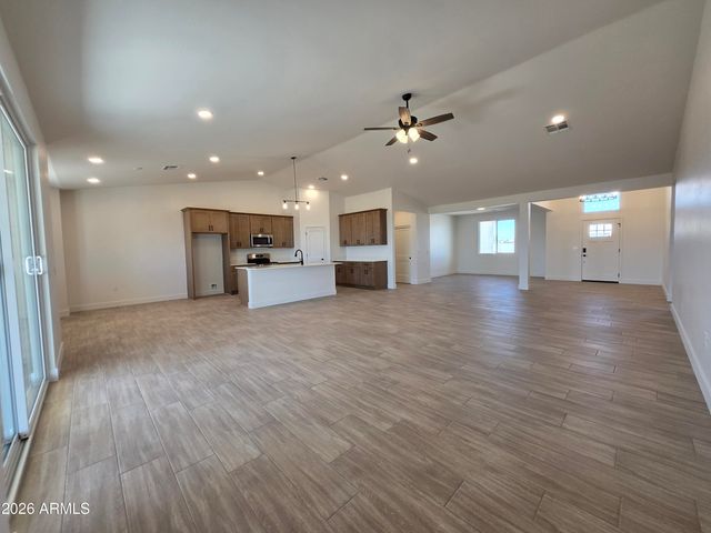 9315 W SANDSTONE MOUNTAIN Drive, Casa Grande, AZ 85194