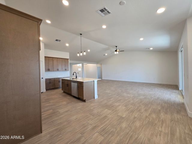 9315 W SANDSTONE MOUNTAIN Drive, Casa Grande, AZ 85194