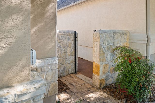 111 Garden Trace, San Antonio, TX 78260