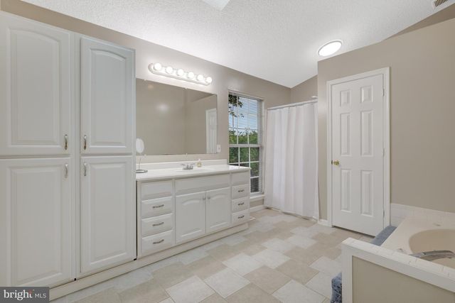30125 MERCHANT CT, Great Falls, VA 22066
