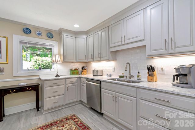 195 Fairway Lane, Blowing Rock, NC 28605