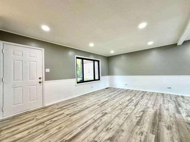 18w158 16th Street, Villa Park, IL 60181