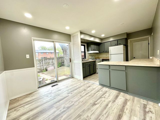 18w158 16th Street, Villa Park, IL 60181