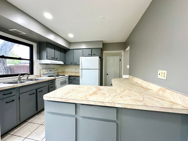 18w158 16th Street, Villa Park, IL 60181