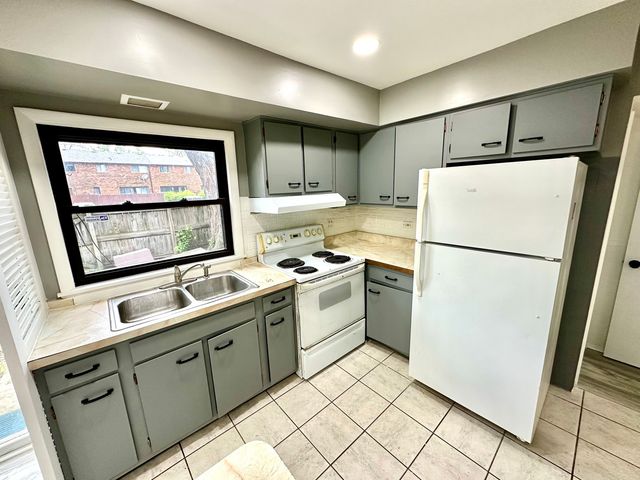 18w158 16th Street, Villa Park, IL 60181