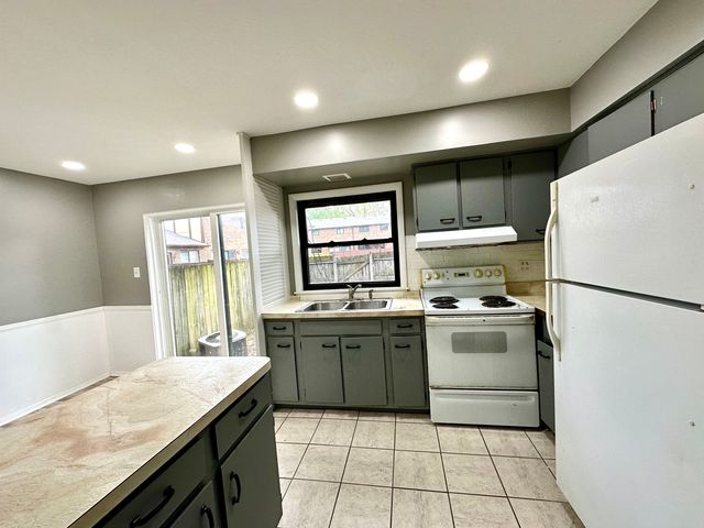 18w158 16th Street, Villa Park, IL 60181