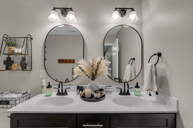 1803 Villa Cir, Lebanon, TN 37090