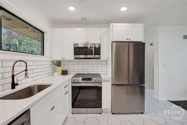 200 Kinzie Avenue, Savannah, GA 31404