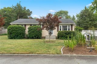 64 Deerfield Drive, Warwick, RI 02886