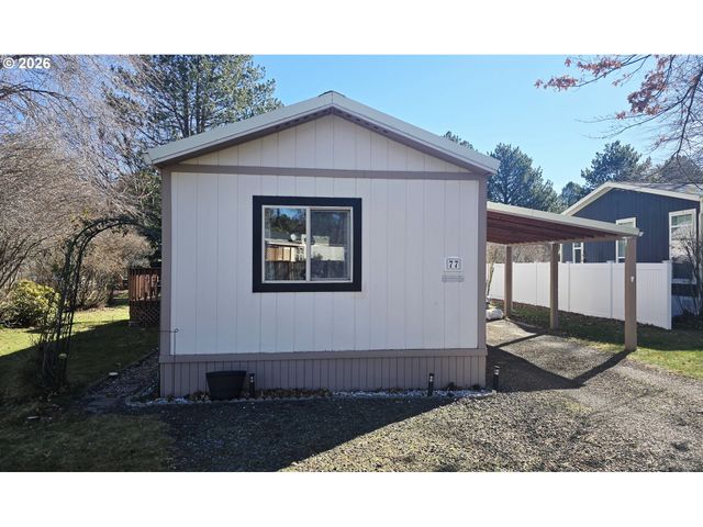 1809 26TH St 77, La Grande, OR 97850