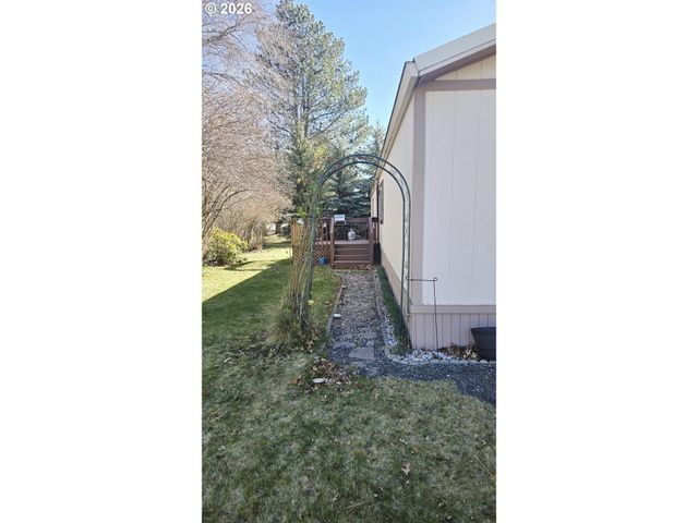 1809 26TH St 77, La Grande, OR 97850