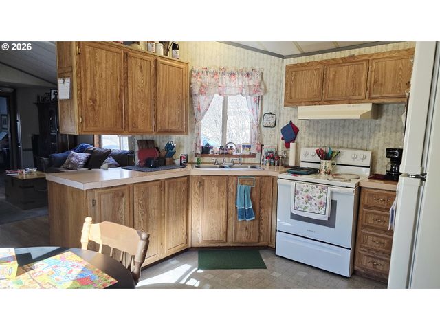 1809 26TH St 77, La Grande, OR 97850