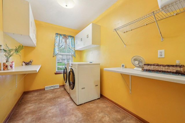 8216 Anna AVENUE, Waterford, WI 53185