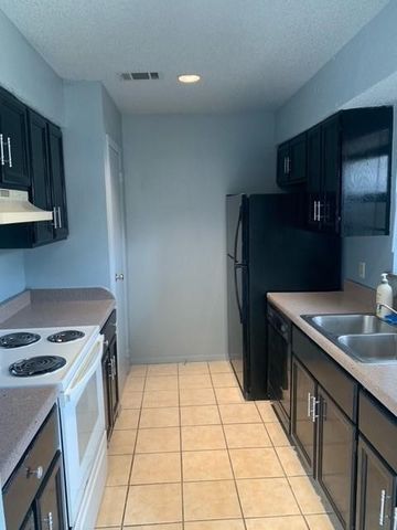 617 Lost Springs Court, Arlington, TX 76012