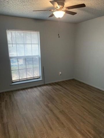 617 Lost Springs Court, Arlington, TX 76012