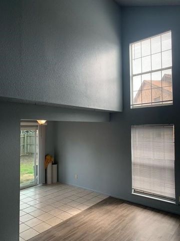 617 Lost Springs Court, Arlington, TX 76012