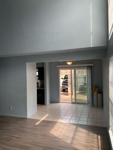 617 Lost Springs Court, Arlington, TX 76012